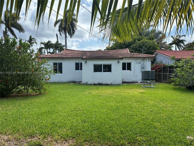 Primary Photo - 2155 Biarritz Dr