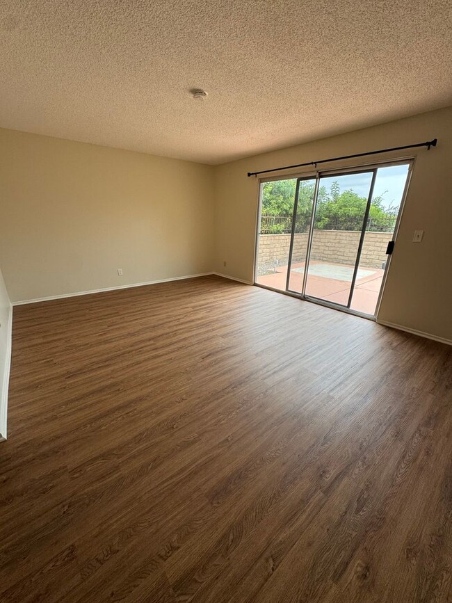 Building Photo - A Cozy Classic With Backyard Charm in Newbury Park