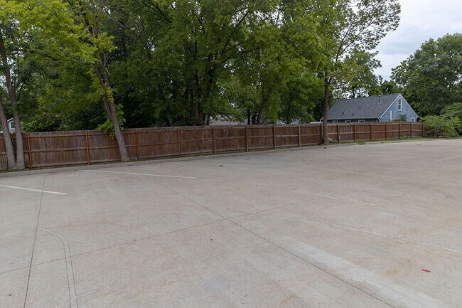 Building Photo - Nowells Subdivision Town Homes - Fully Furnished and Utilities Included