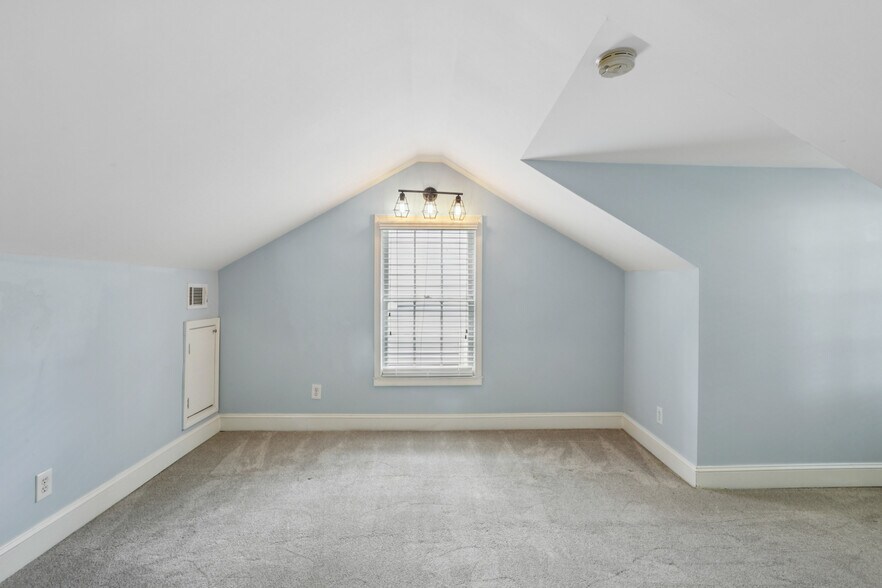 Fourth bedroom, also great as an office or den, upstairs - 781 Rosedale Ave SE