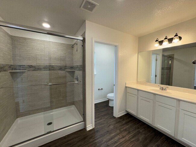 Building Photo - 1417 E Jasper Dr