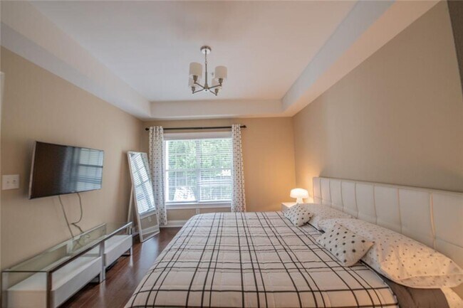 Building Photo - 3275 Lenox Rd NE