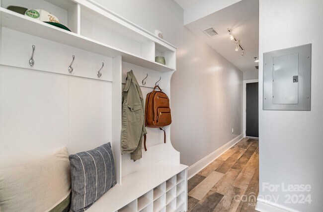 Building Photo - 307 W Trade St