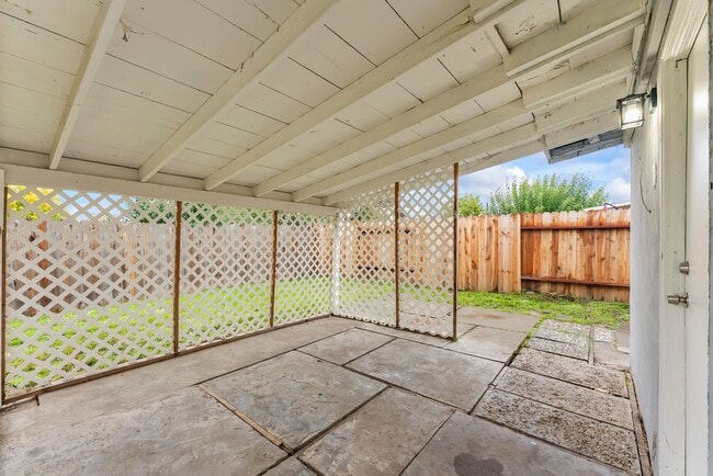 Building Photo - 6404 Stoneman Dr