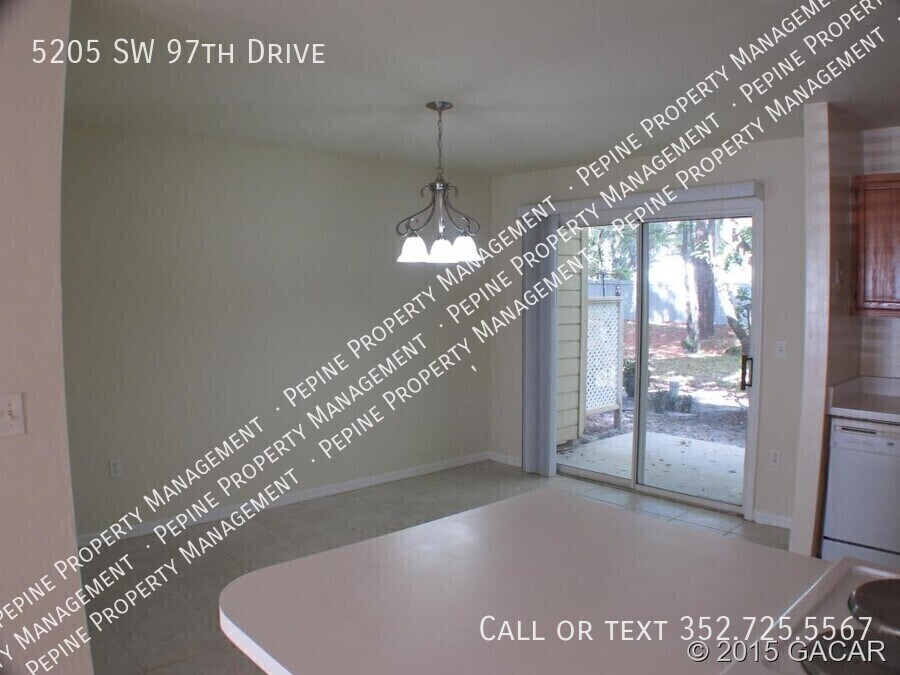Building Photo - 5205 SW 97th Dr