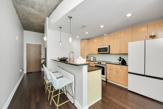 Building Photo - 5925 Almeda Rd