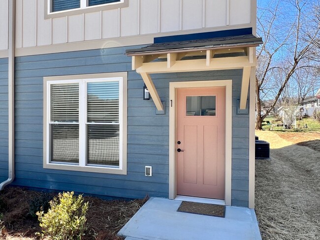 Building Photo - Brand New Townhome! End Unit! Catawba Vall...