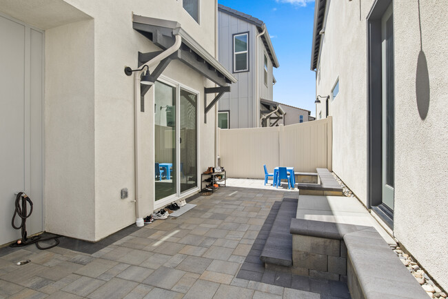 Building Photo - 39532 Tannat Dr