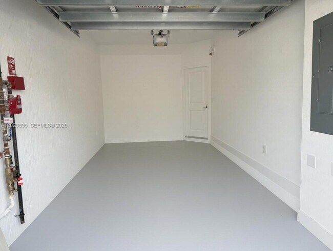 Building Photo - 217 SW 170th Ave