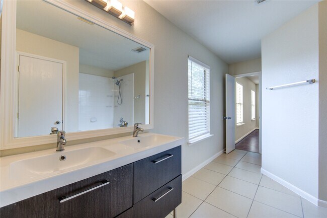 Building Photo - 15518 Miller House Ln