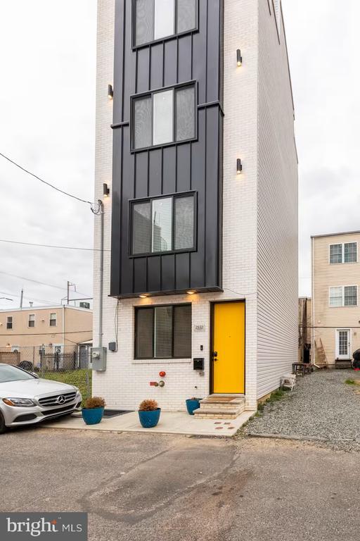 Building Photo - 2532 Annin St