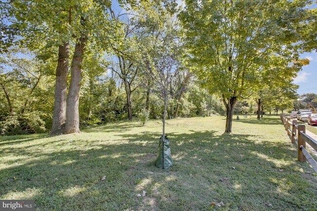 Building Photo - 2720 S Arlington Mill Dr