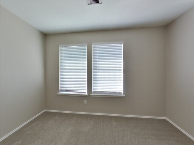 Building Photo - 16783 Fallen Timbers Dr