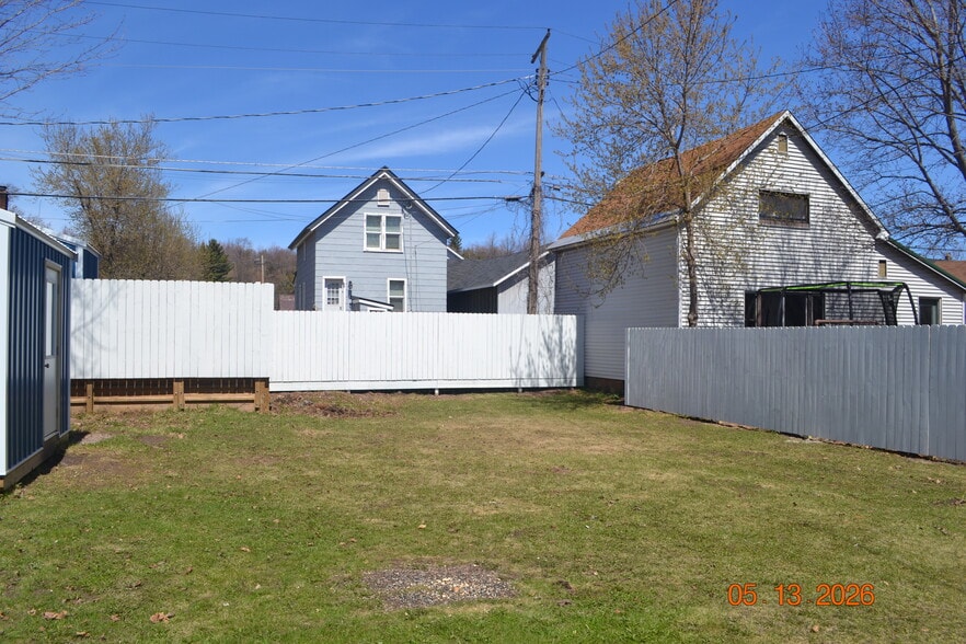 Building Photo - 222 W Peck St