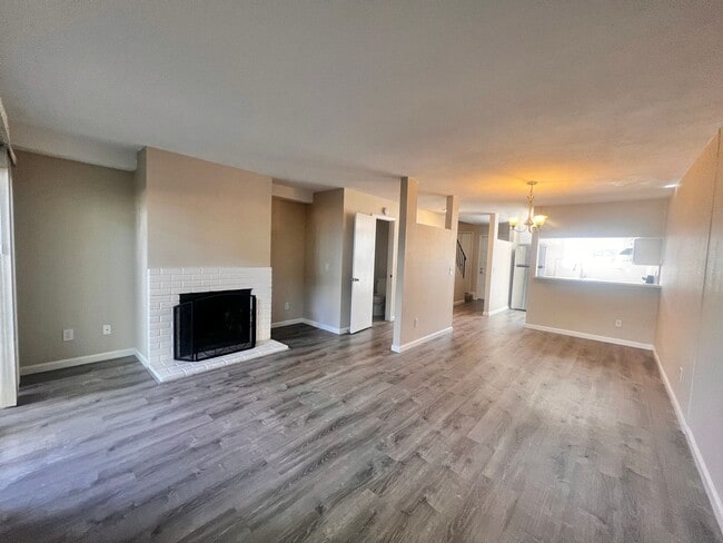 Building Photo - Specious 2-Bedroom Home with Prime Access