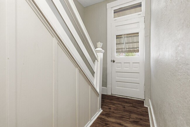 Building Photo - Kam316