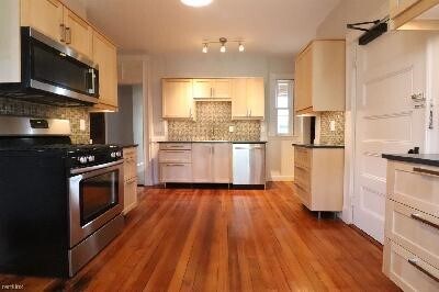 Building Photo - 107 Oxford St