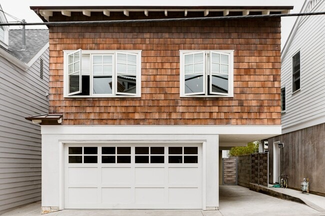 Building Photo - Luxurious 2-Bed, 2.5-Bath Coastal Retreat ...