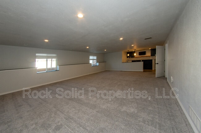 Building Photo - 3618 Woodhaven Dr