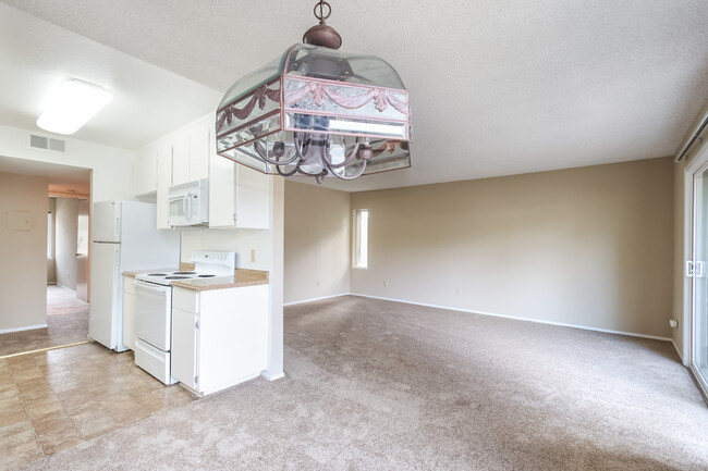 Building Photo - LOVELY AND SPACIOUS 2BR 2BA CONDO!!!