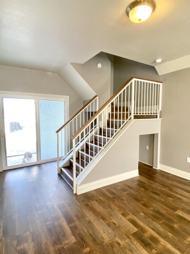 Building Photo - 955 5th St