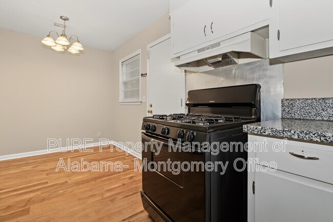 Building Photo - 4332 Sussex Dr