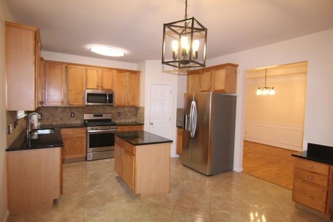 Building Photo - 700 Moonlight Way