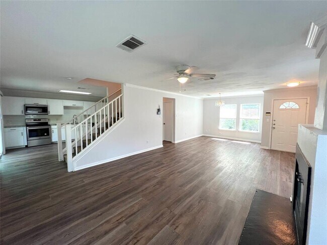 Building Photo - 2423 Glen Field Dr