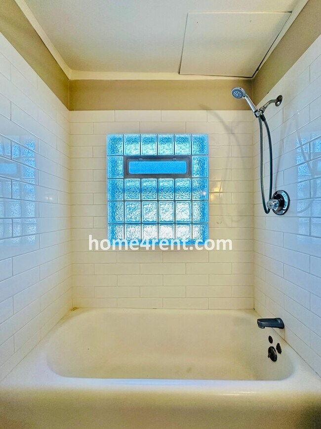 Building Photo - First Level Condo, Just Off the Plaza with Hardwood Floors and Lawn Care Provided!