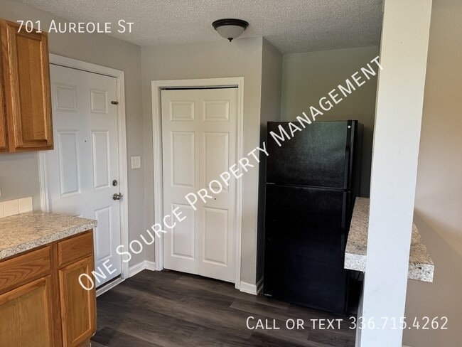 Building Photo - 701 Aureole St