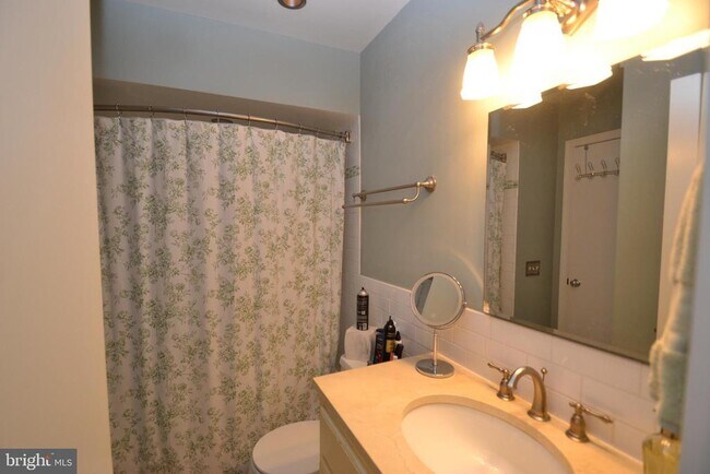 Building Photo - 1119 Michigan Ct