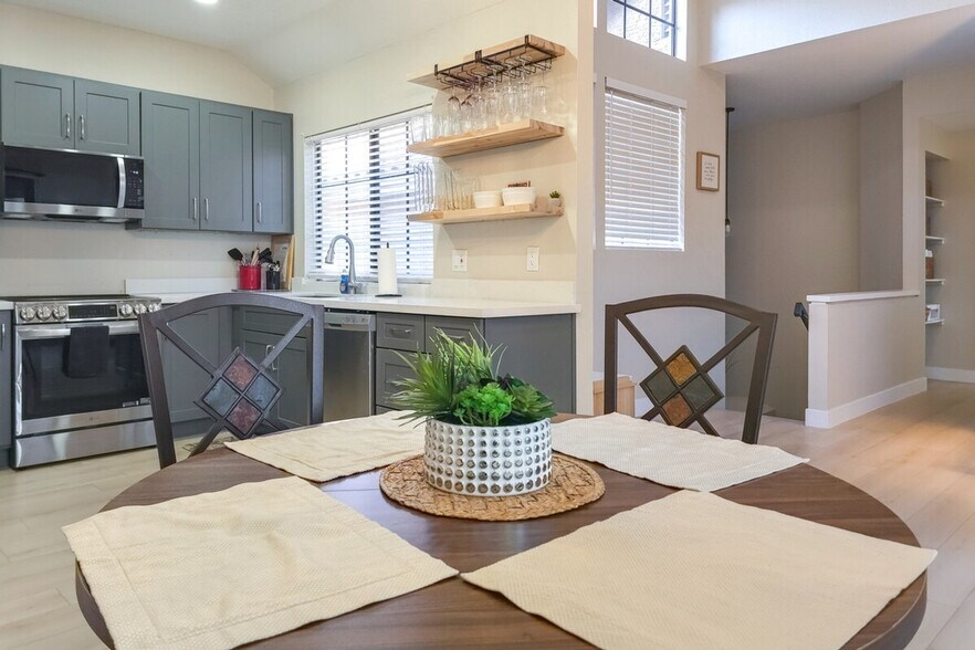 Building Photo - 1001 North Pasadena-SI ID1385691P