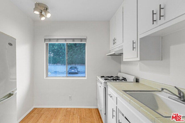 Building Photo - 2637 S Centinela Ave