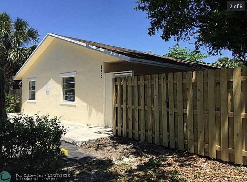 Building Photo - 853 SW 9th Ct