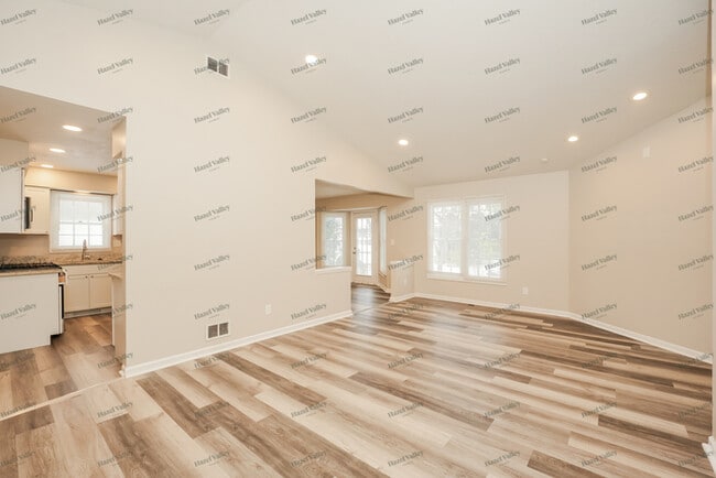 Building Photo - 15343 Sassafras Dr