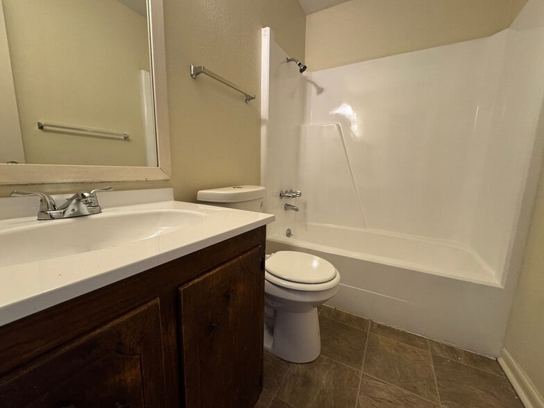 Building Photo - 2202 Hunt Dr