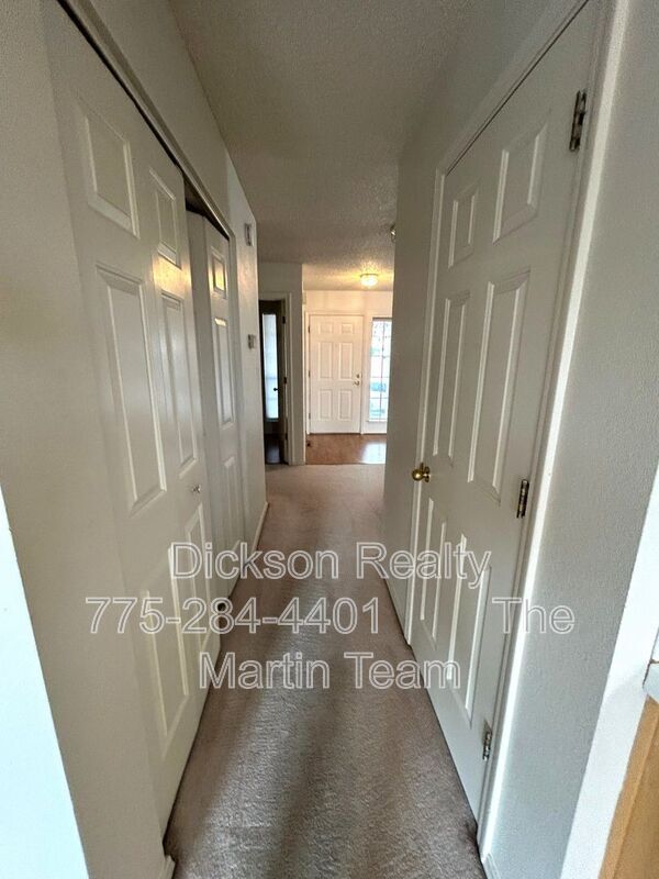 Building Photo - 956 Edgecliff Dr