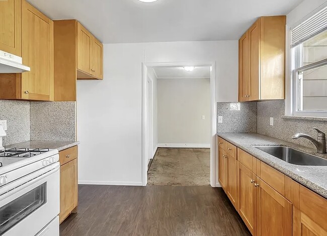 Building Photo - SINGLE FAMILY HOME