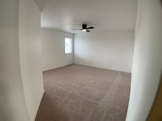 Building Photo - 3 Bed 2.5 Bath Single Family Home