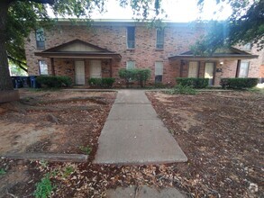 Building Photo - Park-Adjacent Unit in South Fort Worth