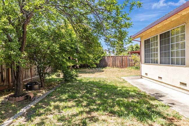 Building Photo - Spacious 4-Bedroom Home in Prime Milpitas