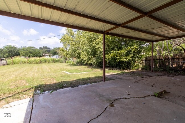 Building Photo - 1624 Sunnyside Ln
