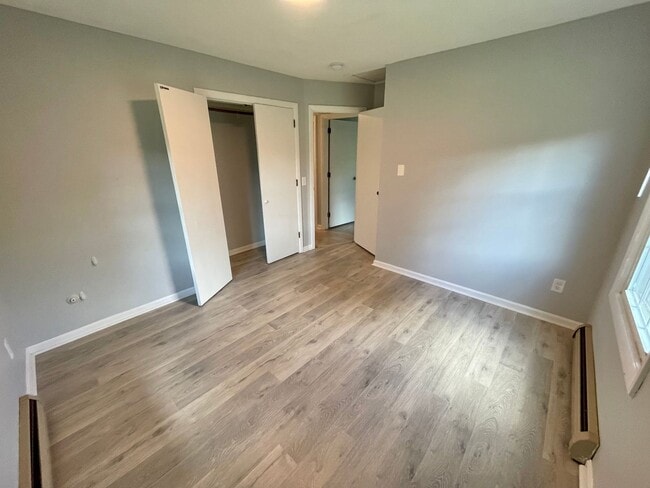 Building Photo - Spacious 4 Bed / 3 Bath Single-Family Home...