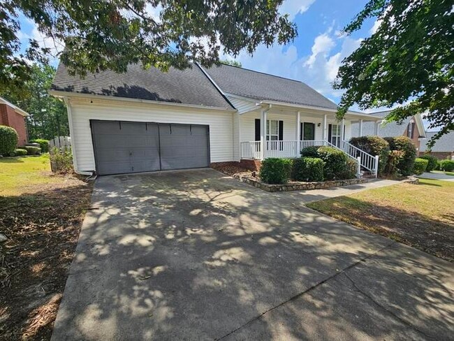 Building Photo - Elgin beauty with large bonus room