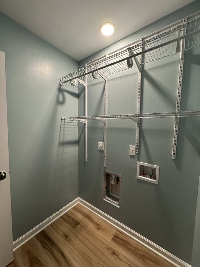 Building Photo - Completely Renovated Duplex with Garage Av...