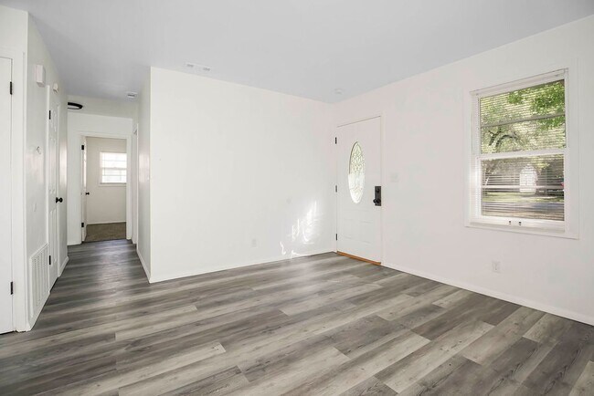 Building Photo - 5206 Skiles Ave