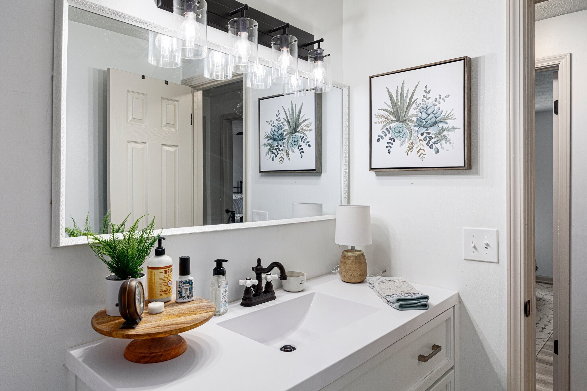 Building Photo - 223 Woodglen Dr