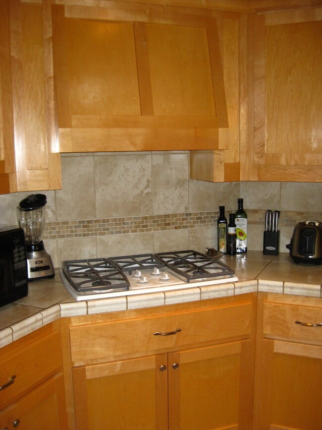 Building Photo - 2500 Sq Ft in Great Neighborhood Near Schools and Bidwell Park!