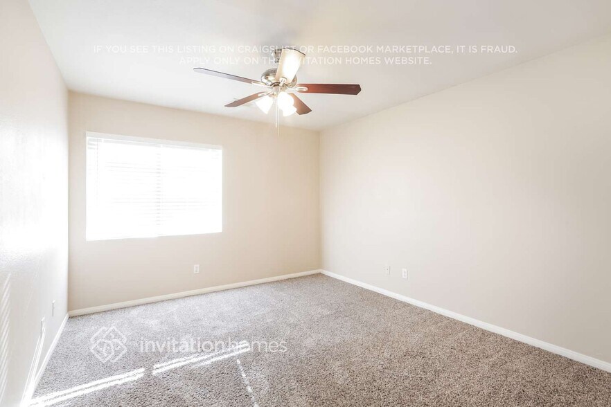 Building Photo - 8637 W Gilmore Ave