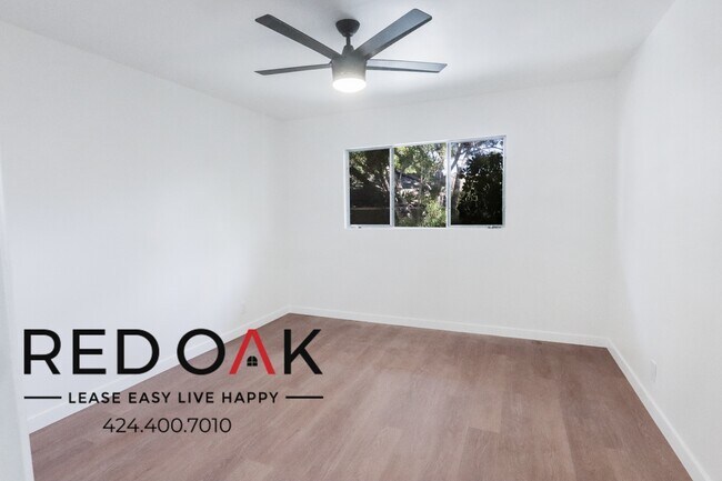 Building Photo - Modern, Spacious, Remodeled One Bedroom wi...